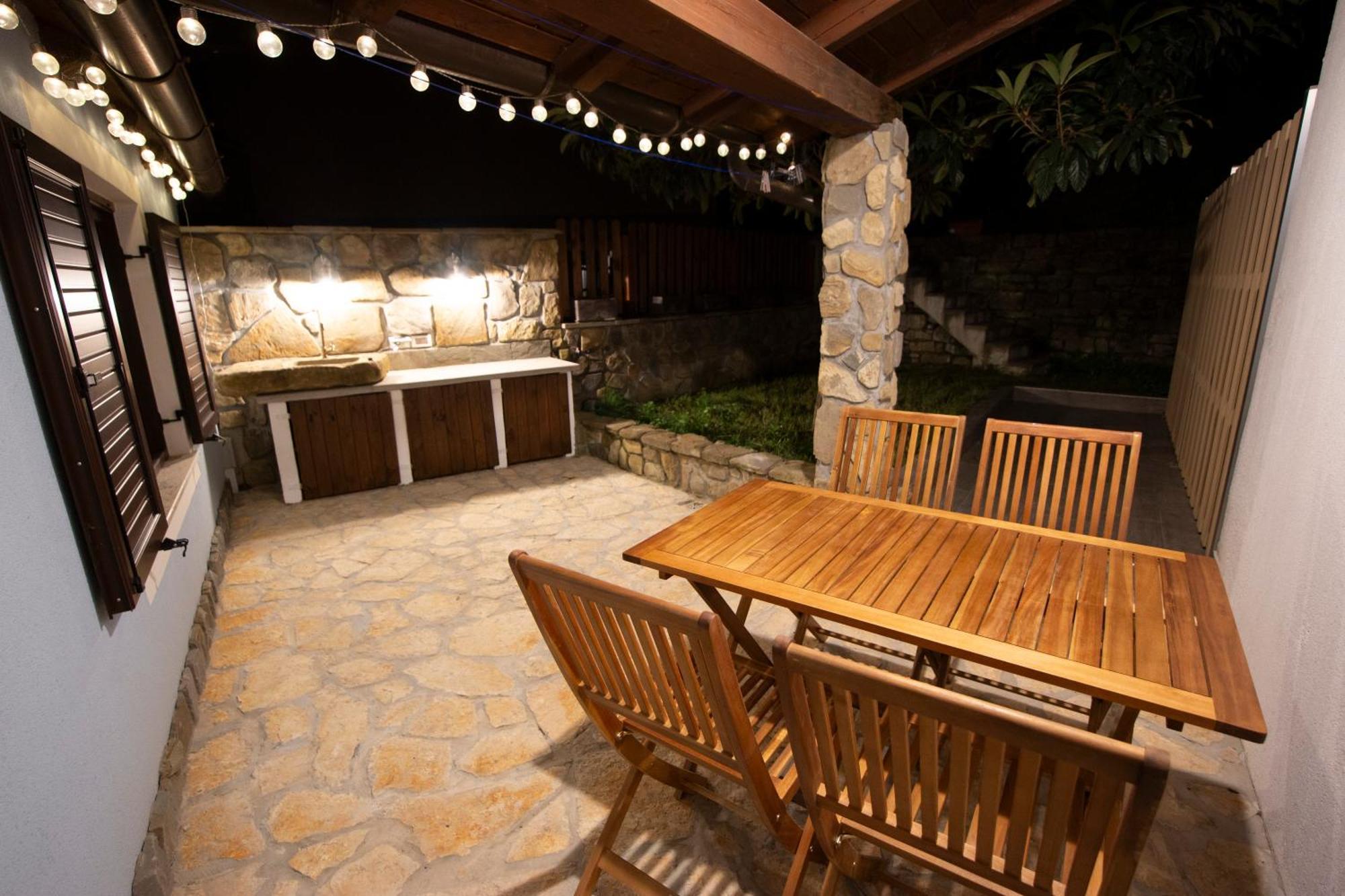 Bivalvia Apartments Κόπερ Εξωτερικό φωτογραφία